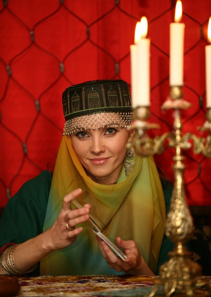 бабушка татарка. гадалка мусульманка. гадалка татарка. аза петренко. цыганка аза петренко.